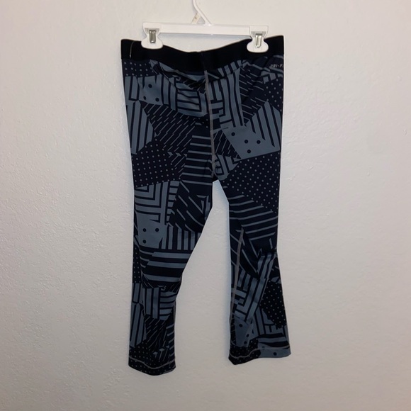 Nike Pro fitness capri leggings mid rise tights cute bottoms stretch waist pants - Picture 10 of 12